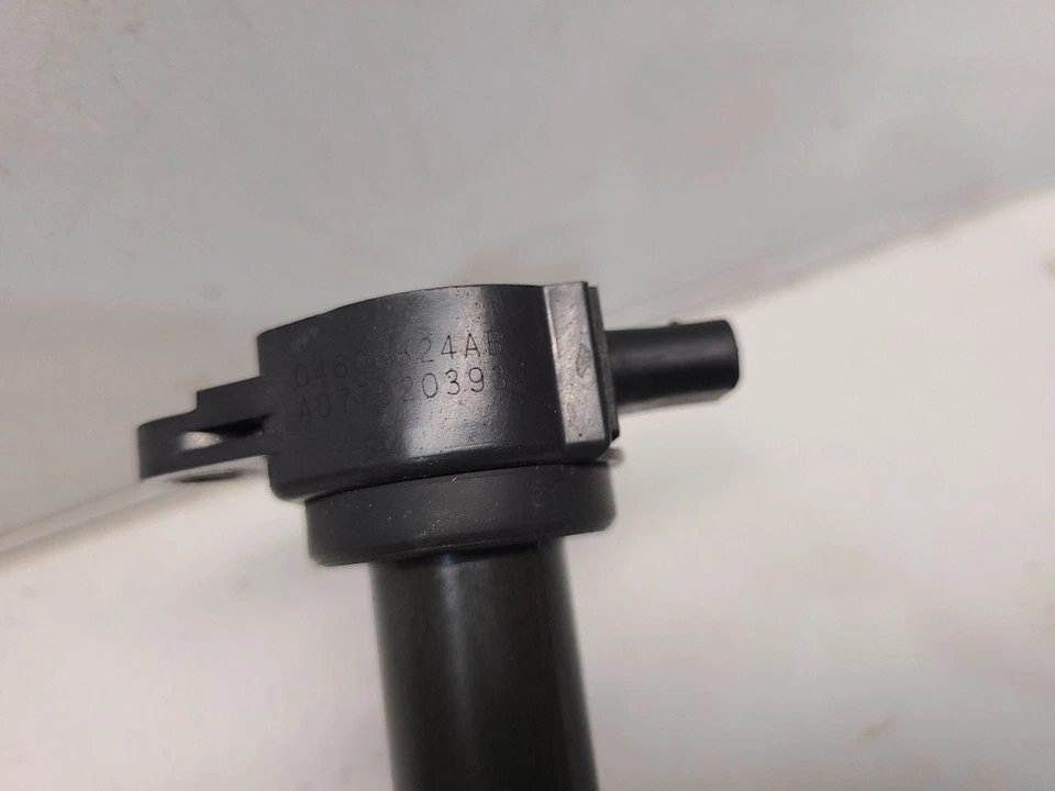 Jeep Compass 2007-16 (2,4 L/AT) bobina de encendido n.º de parte: 4606824AB Foto 2 de 4