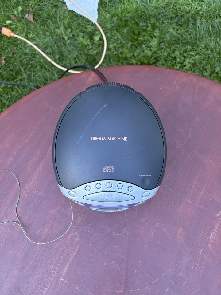 Reproductor de CD Sony 'Dream Machine' ICF-CD853V probado funcionando reproductor Am/fm alarma Foto 2 de 4