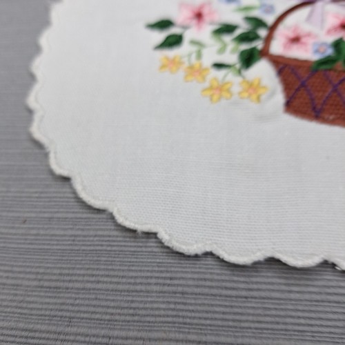 VTG Finished Needlework Embroidery Piece Flower Basket Oval Scalloped Edge 7x 9" - Picture 5 of 9