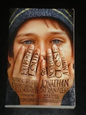 EXTREMELY LOUD & INCREDIBLY CLOSE by Jonathan Safran Foer (2011, Paperback)