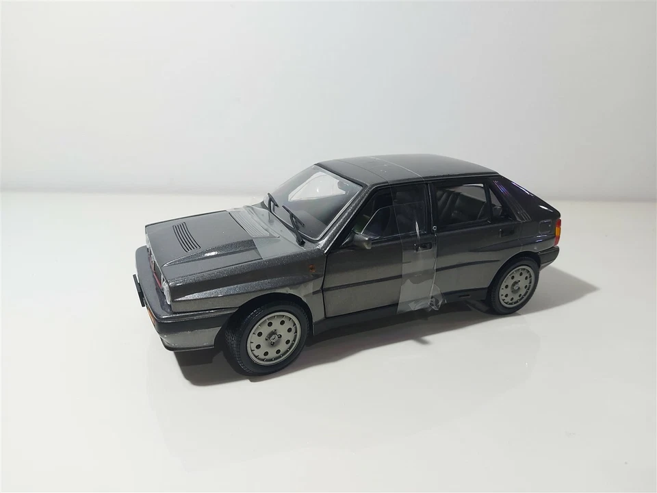 LANCIA DELTA HF INTEGRALE 16V Silver 1989 - SUNSTAR 1/18 art. 3153 - Immagine 3 di 4