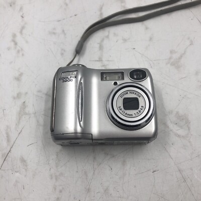 ニコン nikon coolpix 3200 シルバー Nikon COOLPIX 3200 3.2-megapixel digital camera at Crutchfield