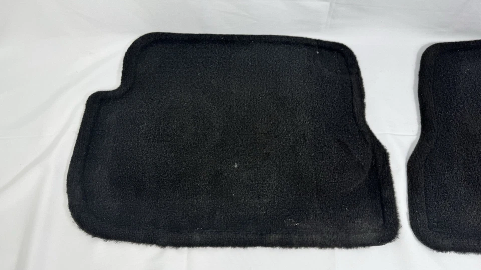 Комплект из 2 черных оригинальных напольных ковриков для задних сидений Mazda RX7 FC RX-7 85-92 от оригинального производителя - Изображение 4 из 4