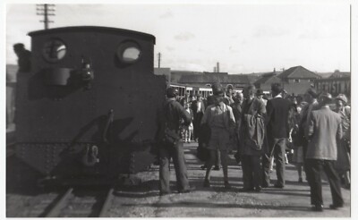 Eisenbahn; überfüllter Zug gerade in Aberystwyth angekommen, 21-8-1954 PC-Größe Foto