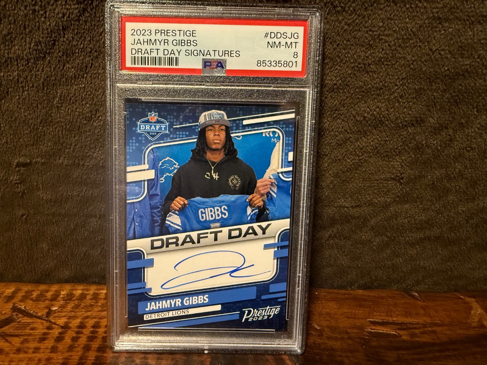 2023 Prestige Jahmyr Gibbs Draft Day Signature #DDSJG PSA 8
