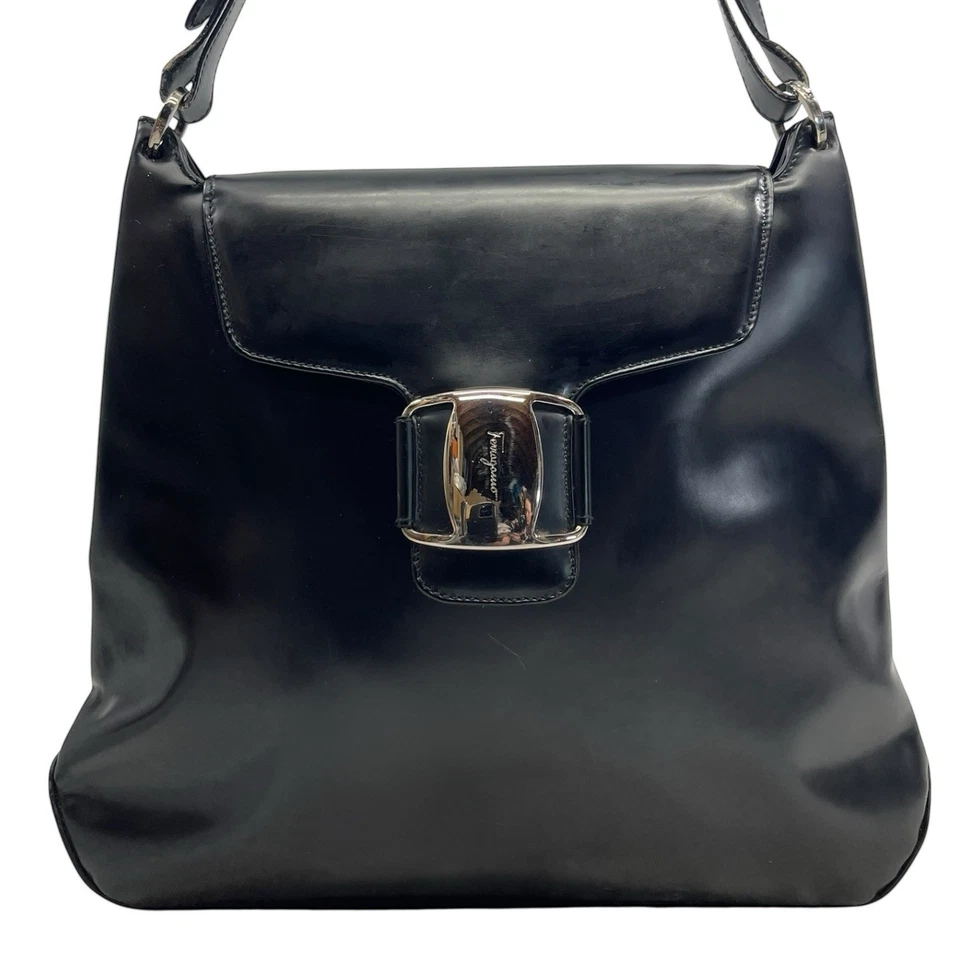 SALVATORE FERRAGAMO Grande Cuero Esmaltado Vara Bolso de Hombro Bolso de Mano Certificado de Autenticidad Bolso para el Polvo Foto 2 de 4