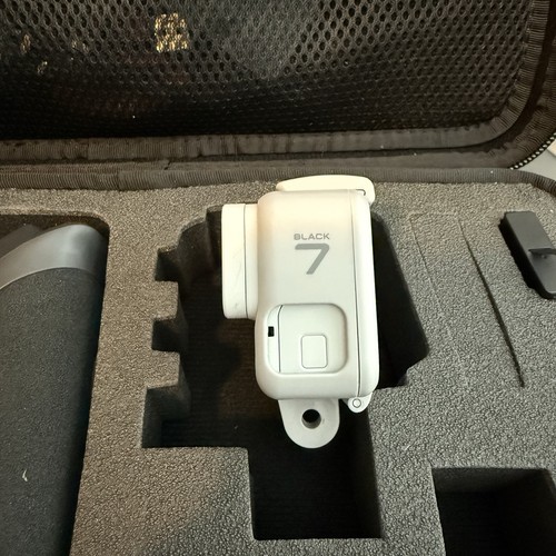 GoPro HERO7 Black Waterproof Action Camera Bundle 128GB Bundle White - Picture 8 of 9