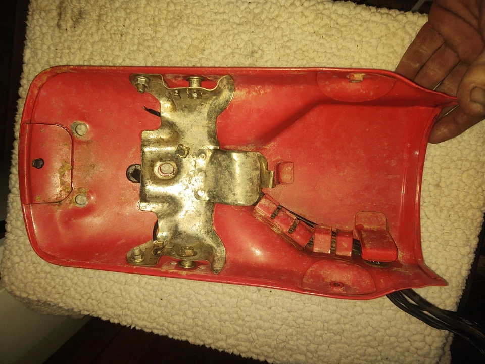 Para-lama traseiro Honda XL185S 1981 com fiação. 80101-437-000ZE - Imagem 3 de 4