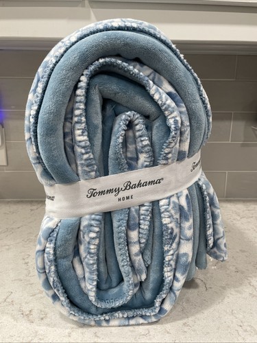 BATIK PARADISE Tommy Bahama KING Reversible 2-ply Plush Blanket Blue White Luxe - Picture 5 of 7