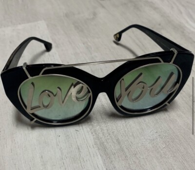 Alice + Olivia Walker “Love You” Sunglasses. Brand New  display picture 3