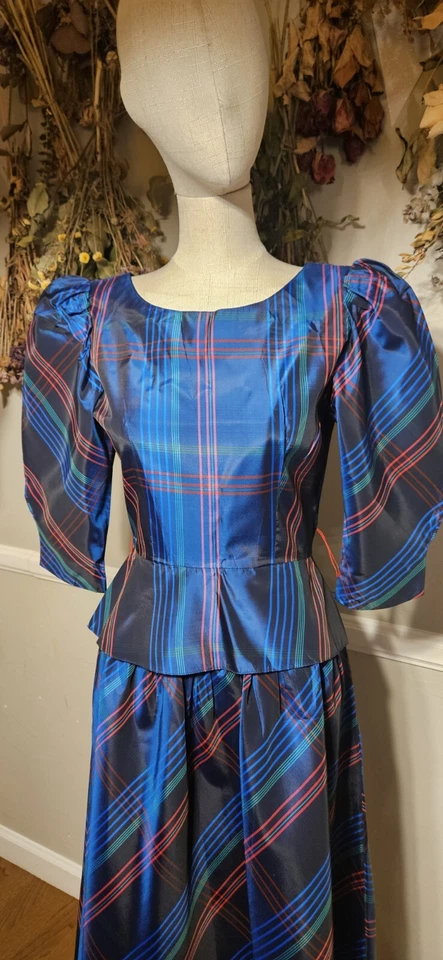 Vintage 1980s Lanz Peplum Plaid Dress W/ Button Up Back Mkd Sz 4  - Image 2 of 4