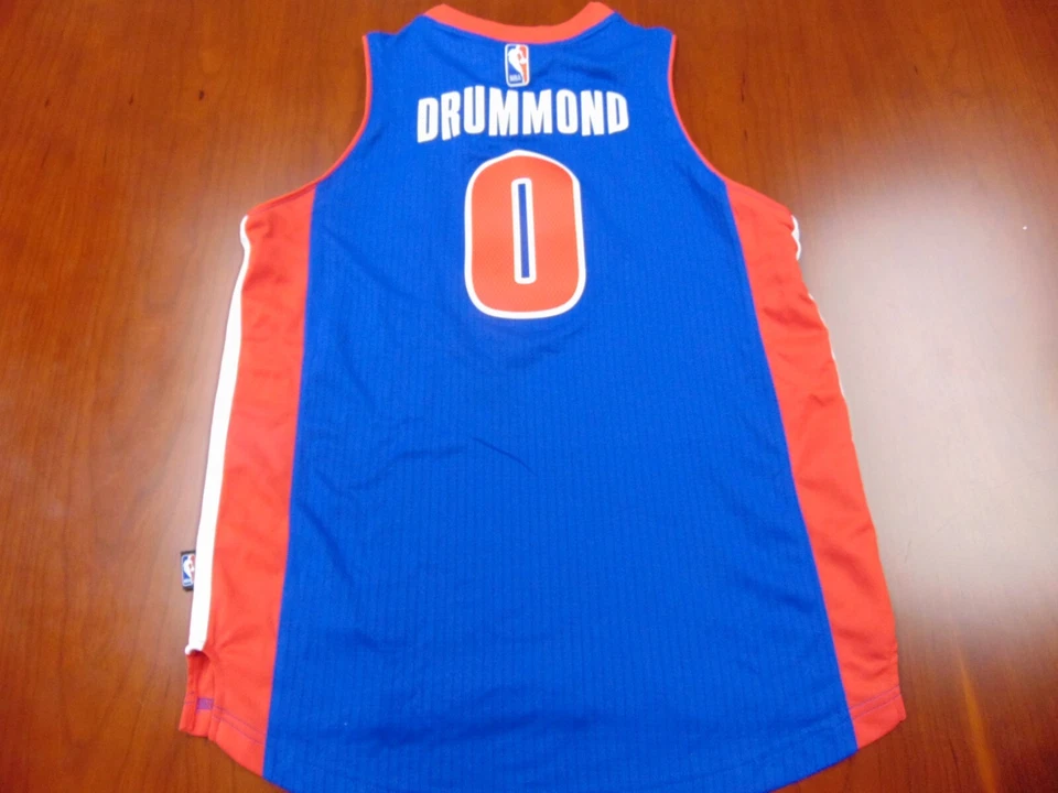 CAMISETA ADIDAS NBA DETROIT PISTONS ANDRE DRUMMOND SWINGMAN TALLA JUVENIL L Foto 4 de 4