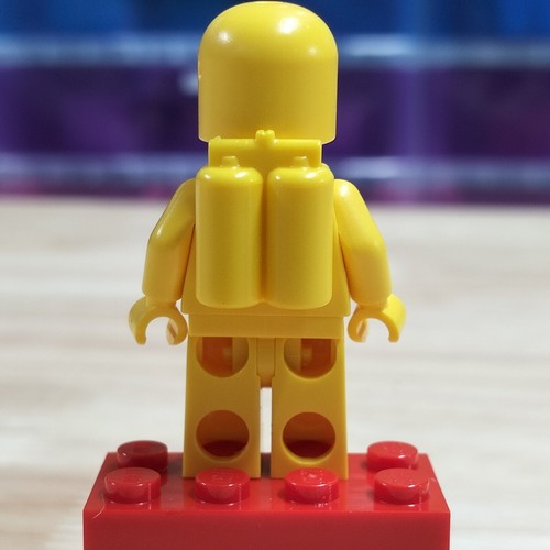 LEGO Classic Space YELLOW Spaceman tlm109 Astronaut Minifigure NEW RARE - Picture 3 of 5