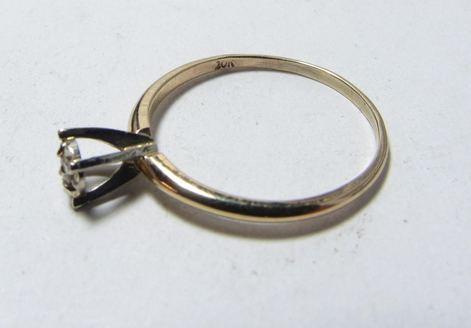 SOLID 10K GOLD SOLITAIRE RING W/ ROUND NATURAL DI… - image 4