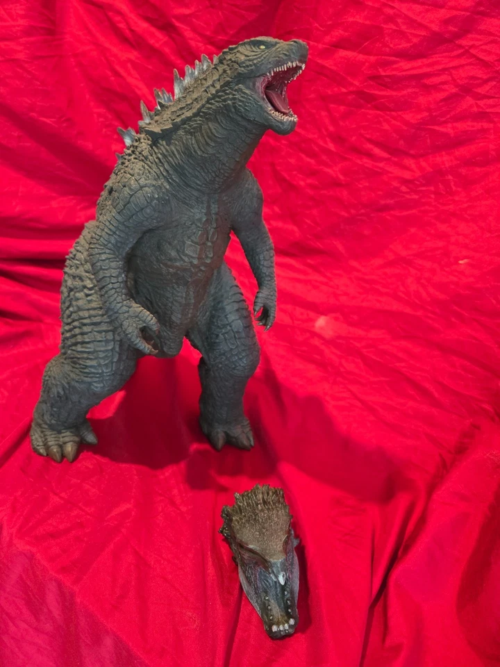 X-PLUS GODZILLA  2014 RIC VERSION - Image 3 of 3