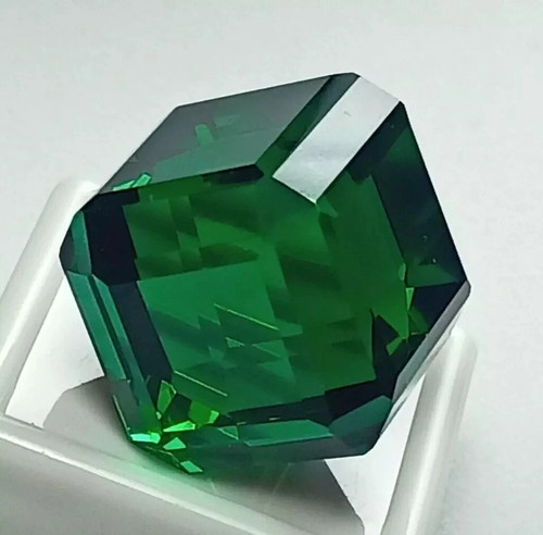 Pietra preziosa sfusa certificata taglio cubo tsavorite granato verde naturale 100,10 ct - Foto 4 di 8
