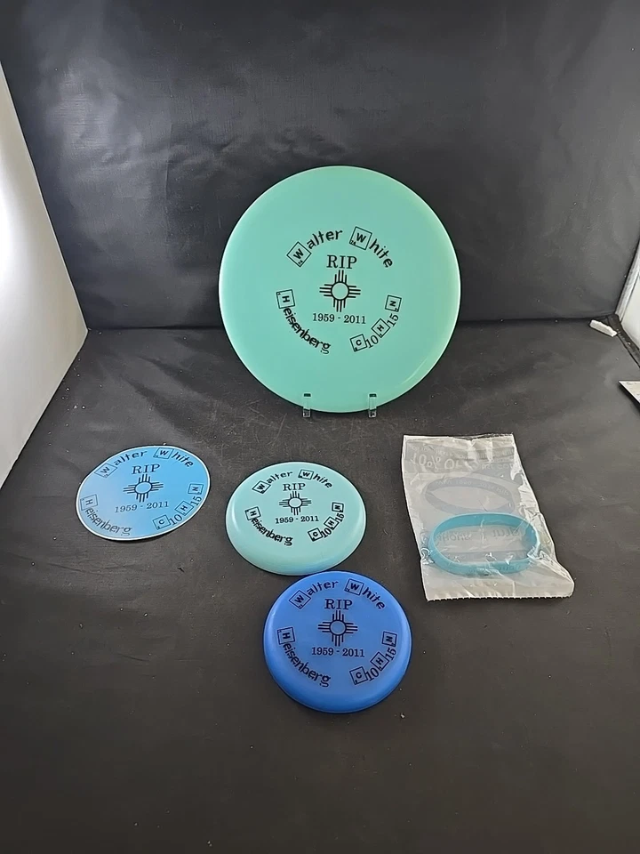 Breaking Bad Disc Golf Pack Discraft ESP Buzzz, 2 minis, bracelet, Crystal Pak - Image 3 of 4