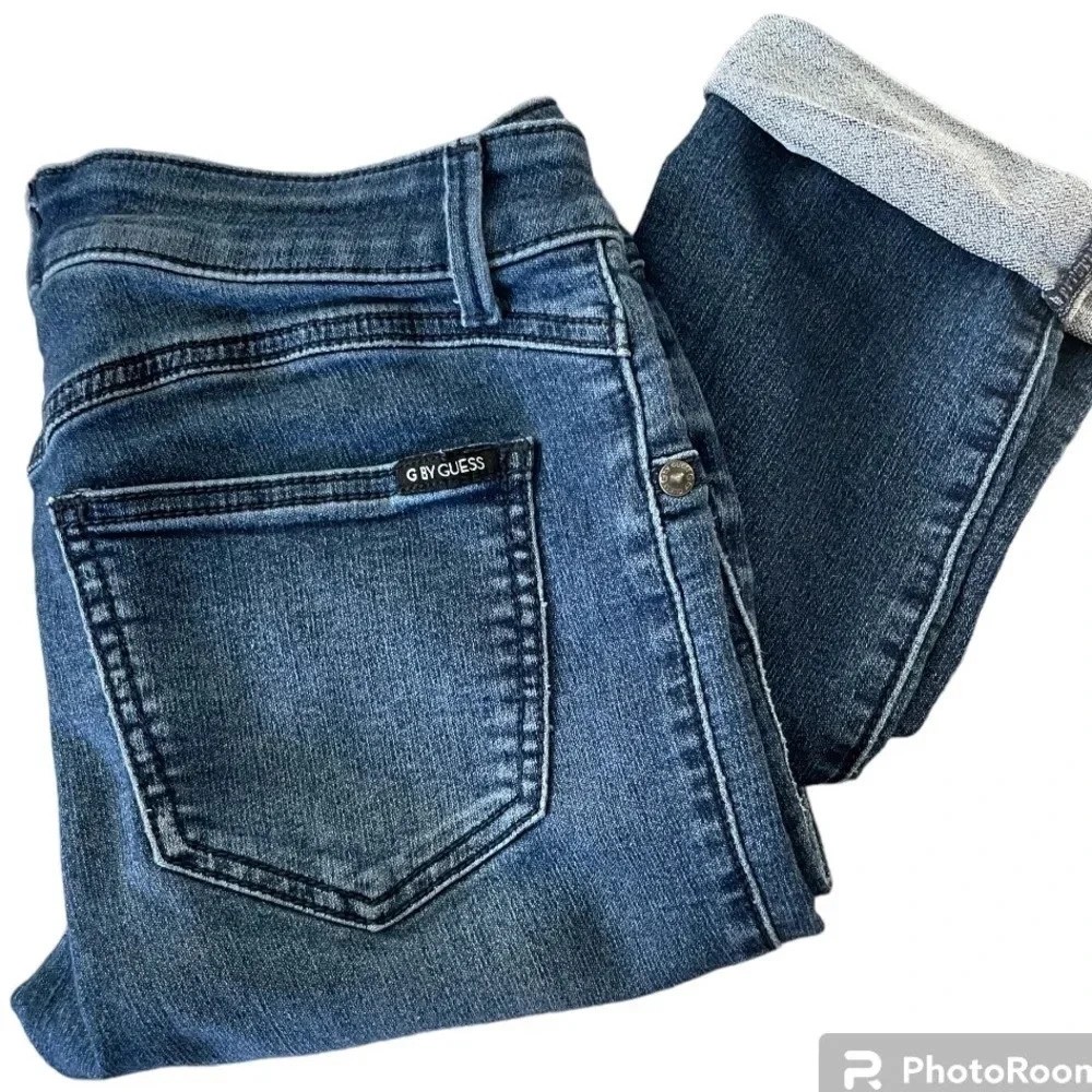 G by Guess woman’s blue denim jeans with cuffs. Size 27 US.