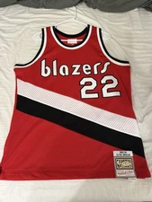 clyde drexler mitchell and ness jersey Size Large