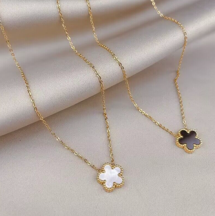 ネックレス・ペンダント Double Side Onyx Necklace #7738 Titanium Gold Plum Blossom Double-Side White Shell/Black