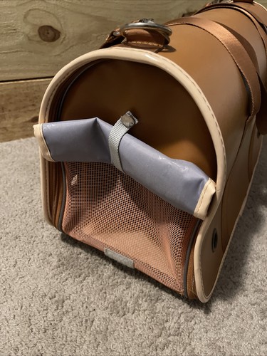 Do Do Pet Carrier With Window, Pad, Side Pocket. Opens For Easy Cleaning - Picture 3 of 7