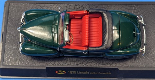 Signature 1939 Lincoln Zephyr Convertible - 1:32 Scale - Green - Picture 20 of 22