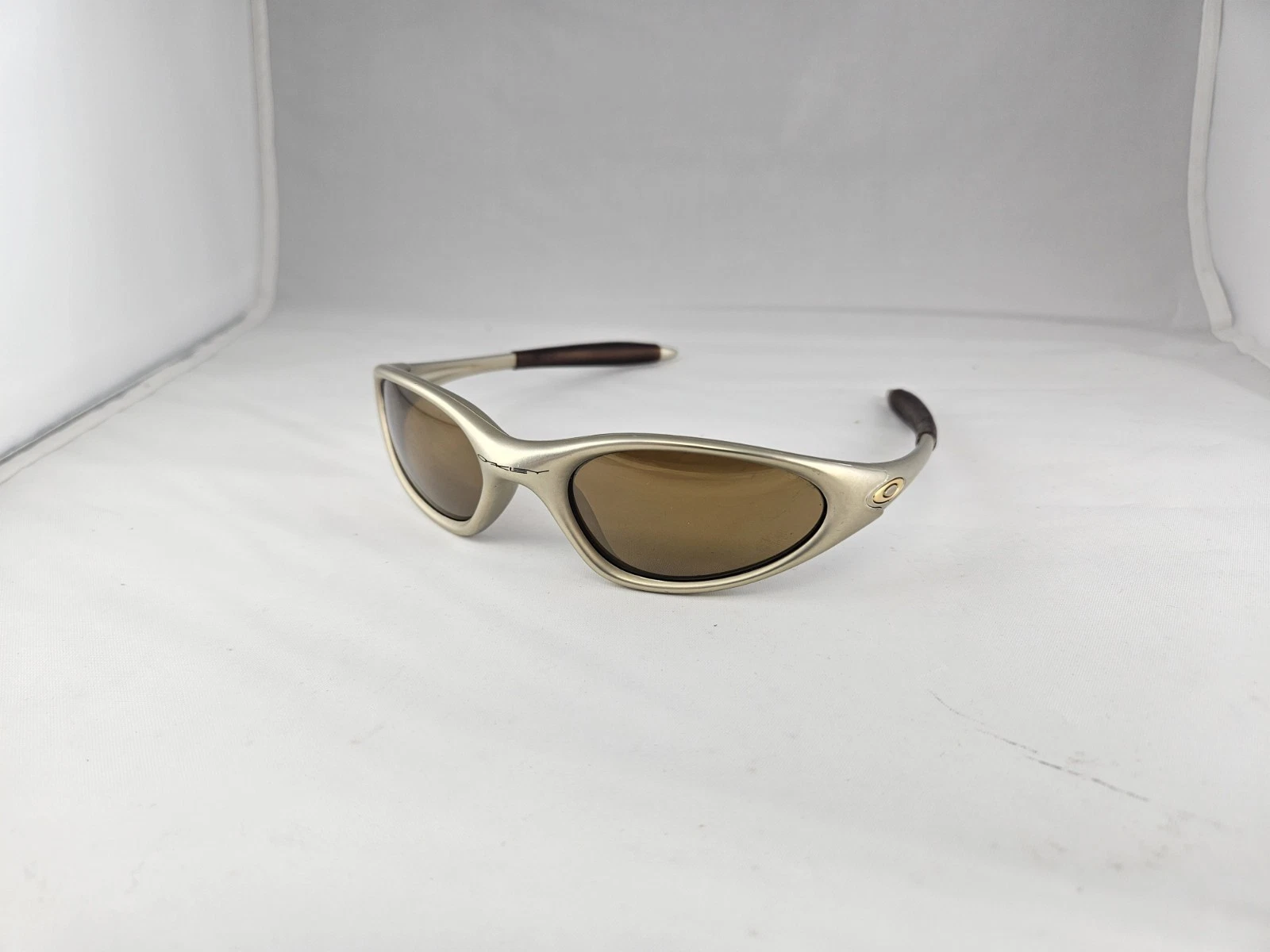 Vintage Oakley Minute 1.0 2nd Gen. Platinum With G Icons And Iridium Lenses