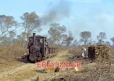 PHOTO  INDIAN RAILWAY CHANGA MANGA "BARCLAY" 1763 IN THE COUNTRY WITH WOOD CUTTE
