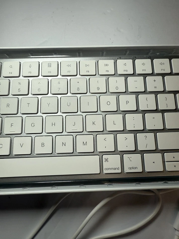 Wireless Bluetooth Keyboard K599 Slim Rechargeable Silver/White – Open Box - Image 4 of 4