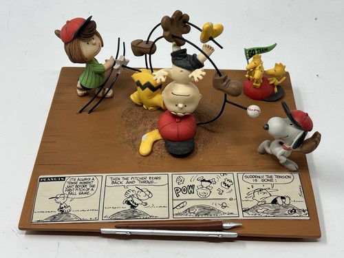Figura Hallmark Peanuts Gallery "All-Stars Play Ball" Edición Limitada - 2016 - Imagen 6 de 11