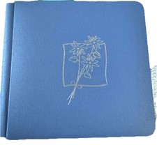Creative Memories 7 x 7 Album 12 white pages Periwinkle Silver Embossed Daisies