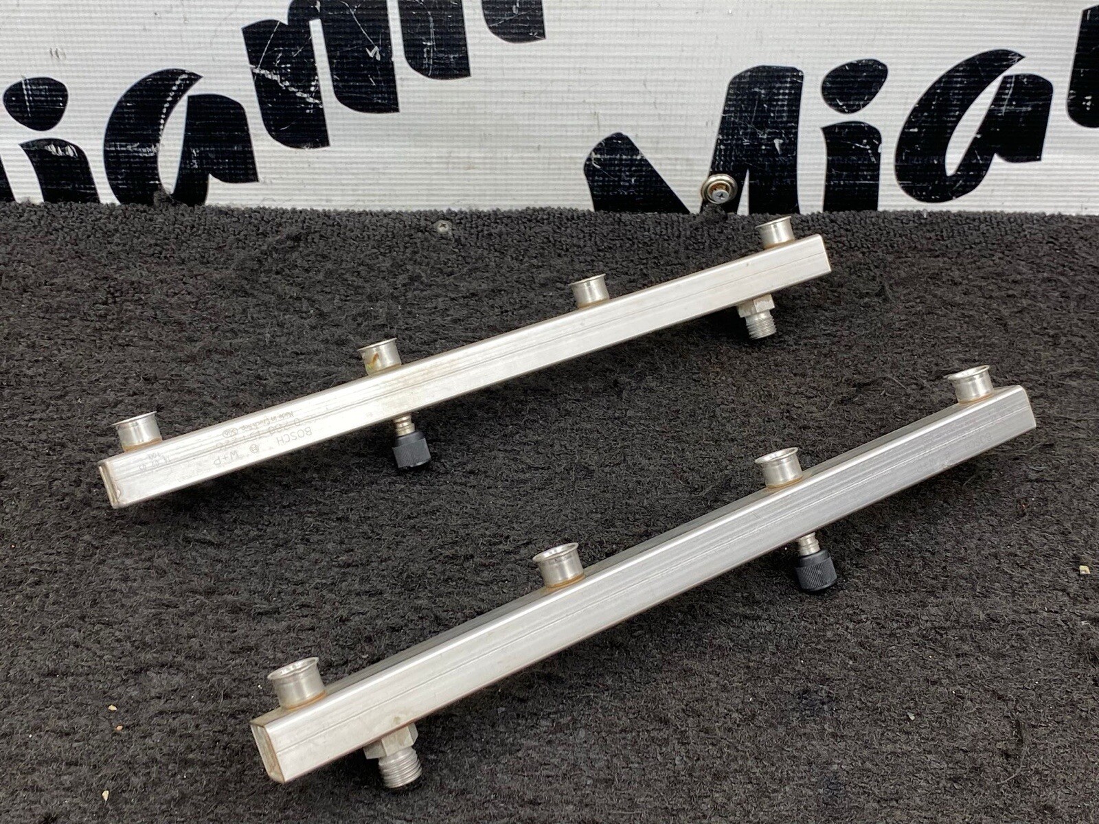 2015 Maserati Granturismo MC 4.7L Fuel Injector Rail Pair OEM