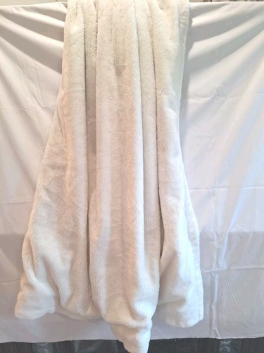 Rachel Ashwell The Farmhouse Plaid Flannel & Fleece Throw Blanket 48×60 - Picture 5 of 12