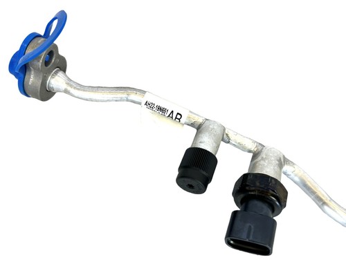 Land Rover / Range Rover Air Conditioning Hose LR013878 OEM & Brand New - Picture 2 of 6