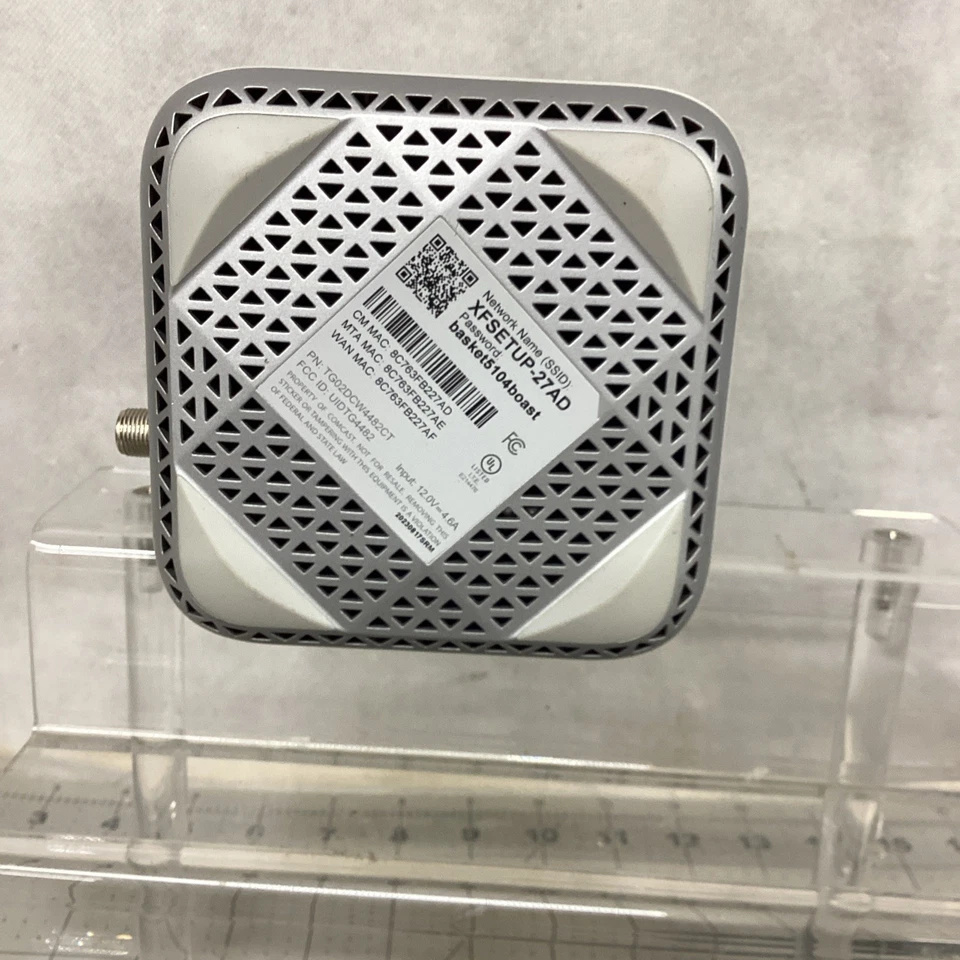 Comcast Xfinity XB7-T GIGABIT Modem WiFi Router with Power Cord - Used - Image 4 of 4