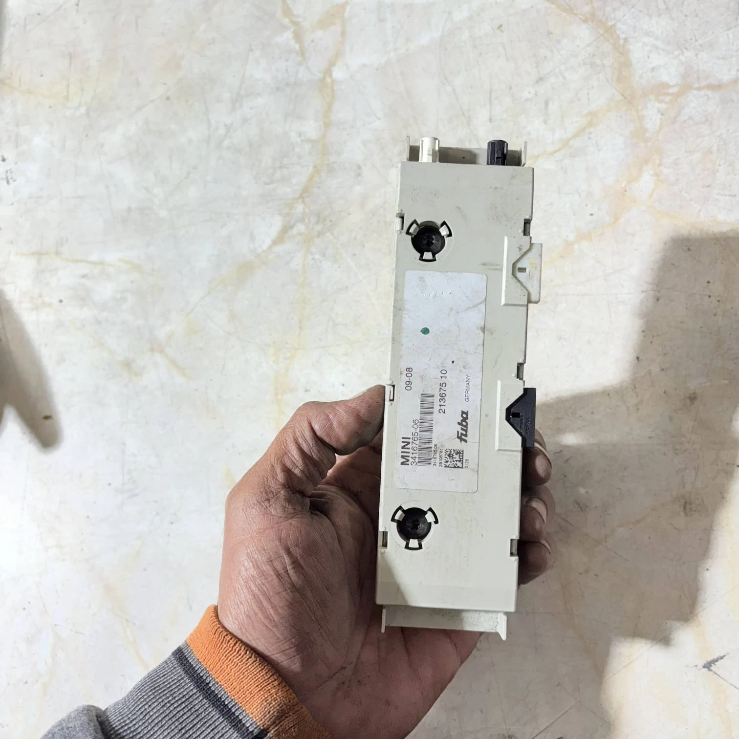 MINI aerial diversity amplifier rear casing and mounting reference