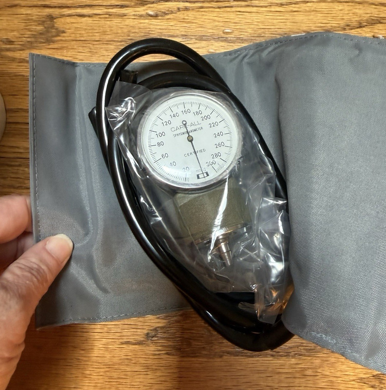 Manual Aneroid Arm Blood Pressure Cuff Sphygmomanometer Portable