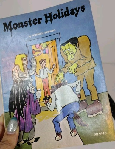 Monster Holidays - Paperback, by Norman Bridwell - Imagen 6 de 6