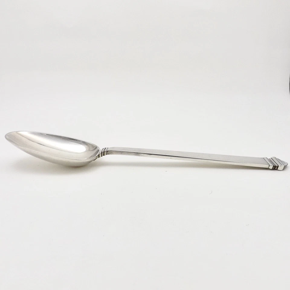 Cuchara para servir Tiffany Co Hampton de plata esterlina con monograma Foto 2 de 4