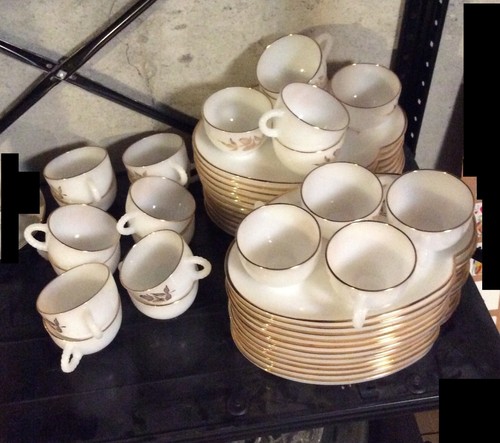 Federal Glass Company ● Atomic Flower ● Gold ● Snack Sets ● 18 Plates & Cups - Picture 6 of 10