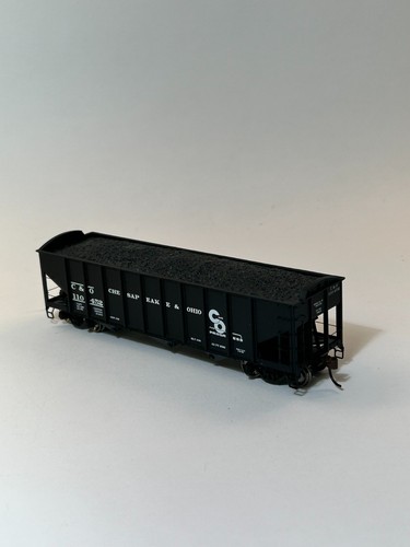 Tolva acanalada Athearn ATH76468 RTR C&O 40’ 3 bahías #110452 escala HO | Condition: New