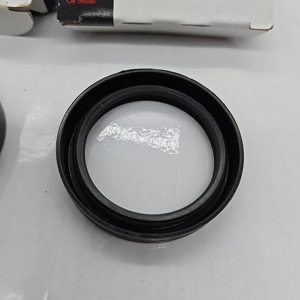 Par (2) de sellos de rueda National 1126 Foto 2 de 3