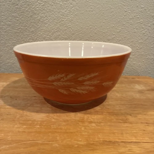Vintage 1970's #403 Pyrex Harvest Wheat bowl 2.5qt