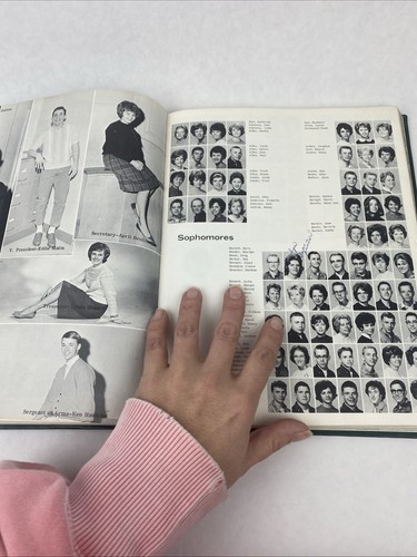 1963 GROVER CLEVELAND HIGH SCHOOL YEARBOOK, PORTLAND, OREGON LEGEND - Picture 10 of 15