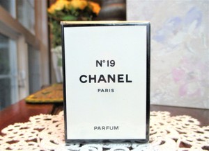 Vintage CHANEL No 19 Parfum/Extrait 