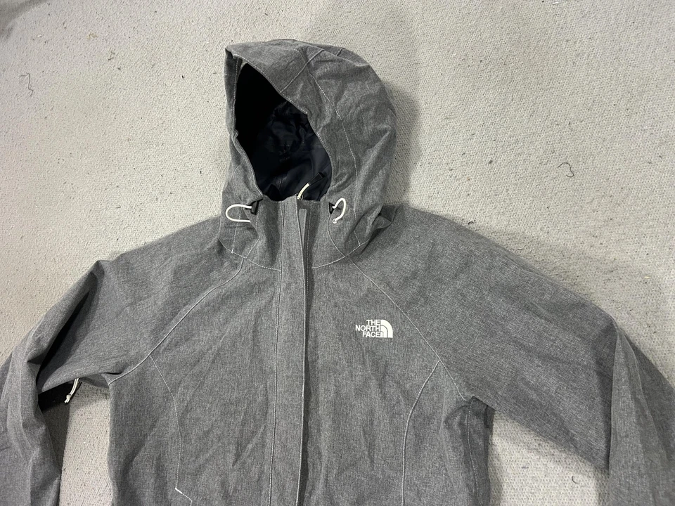Chaqueta para mujer The North Face gris medio HyVent 2,5 L con capucha con capucha para lluvia al aire libre Foto 2 de 4
