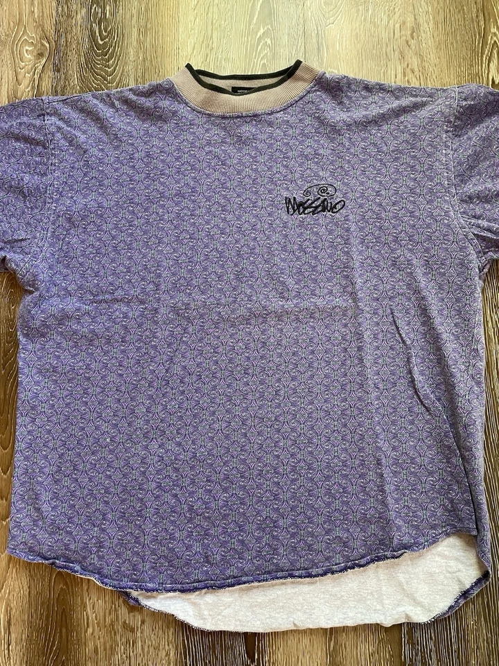 Camiseta Mossimo Vintage “Púrpura Psicodélico” Hecha en EE. UU. Estampado Geométrico (M) Mediana Foto 2 de 4