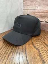 ALO YOGA Performance District Trucker Hat 