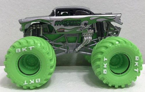 Hot Wheels Monster Jam Spinmaster Green Avenger 1:64 Truck Custom Rare *READ - Picture 2 of 5