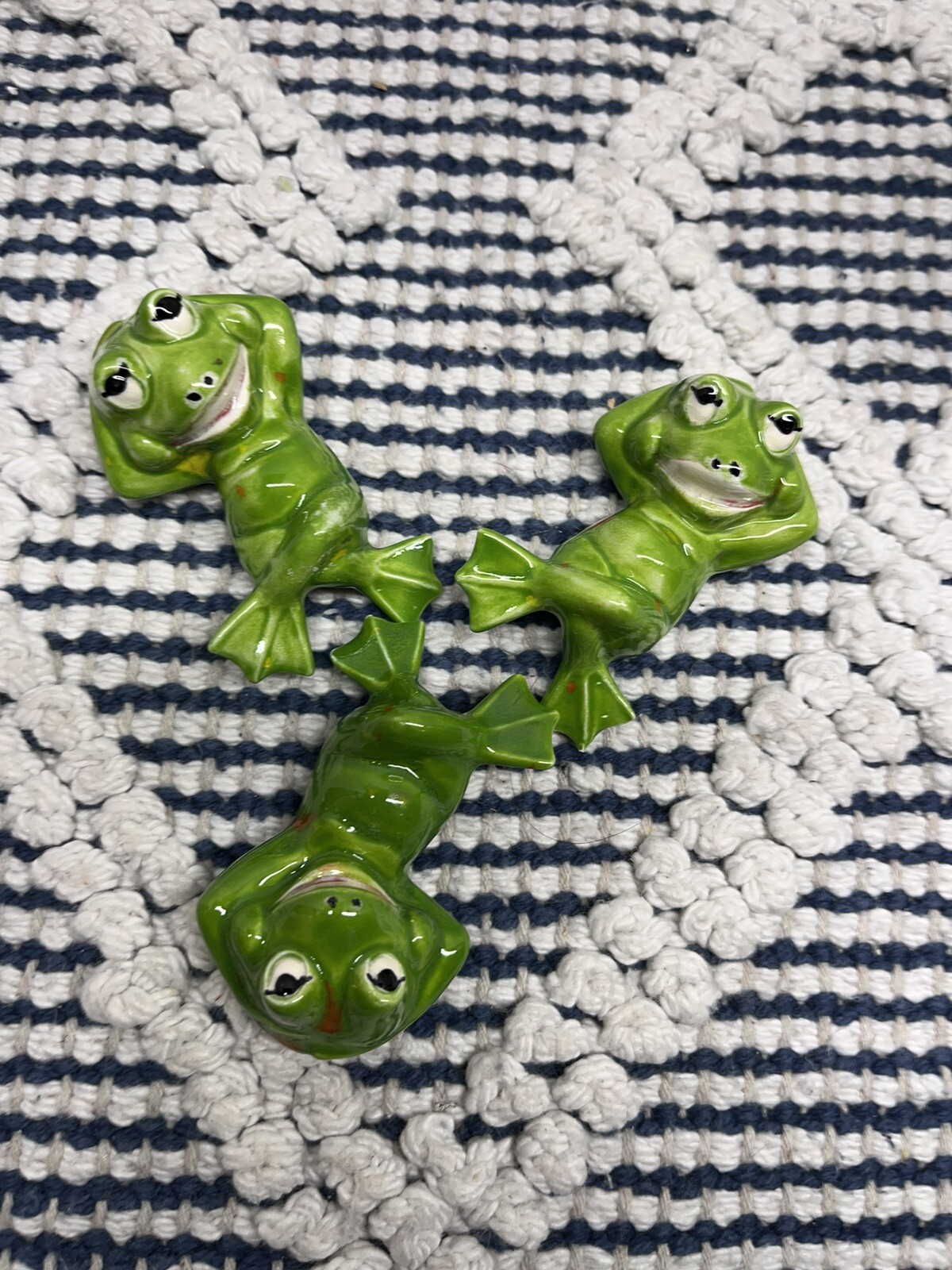 3 Duncan ceramics laid back frog 3” vintage 1973